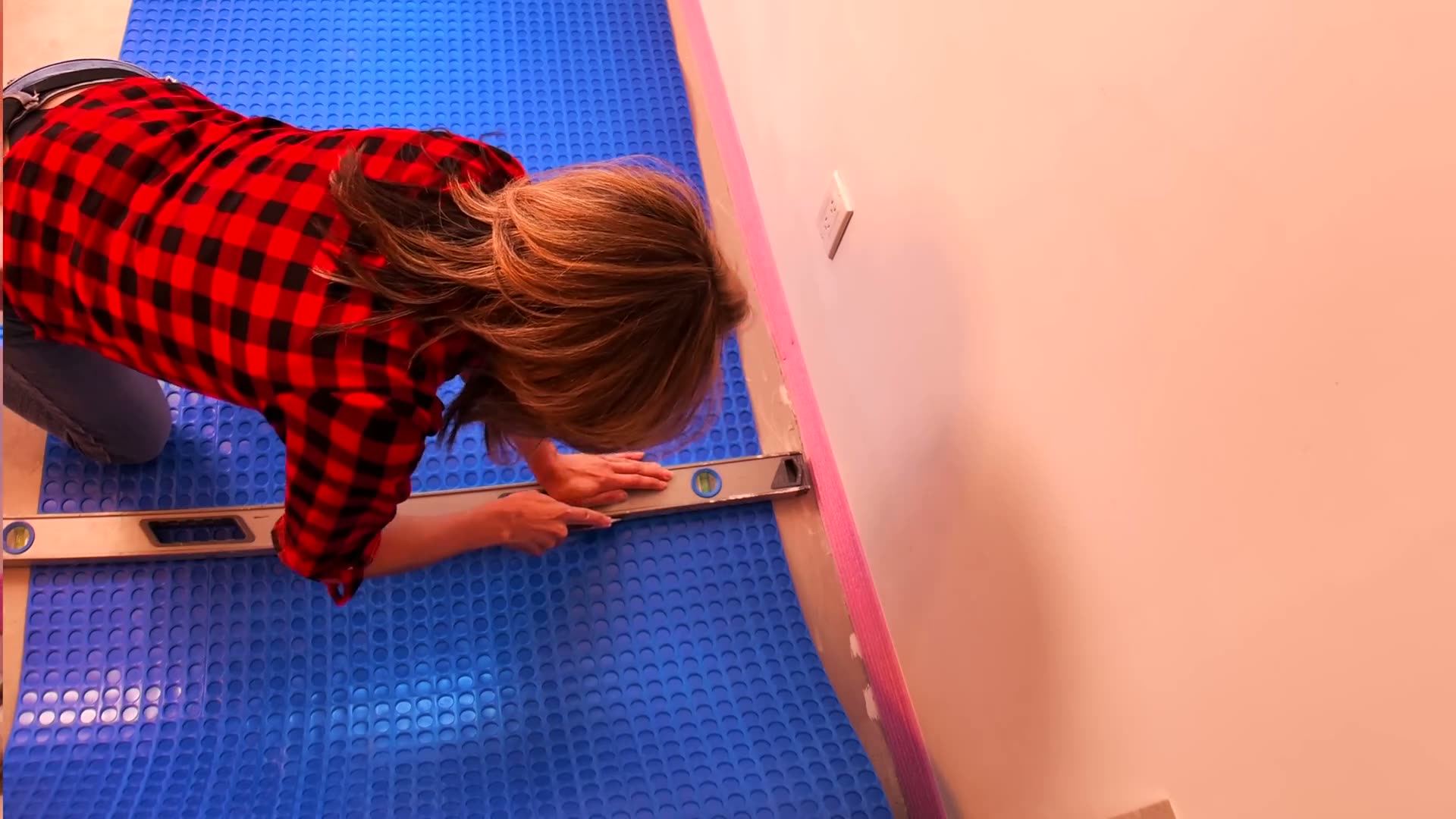 Cutting rigid Mapeguard UM 35 tile membrane to size with a utility knife