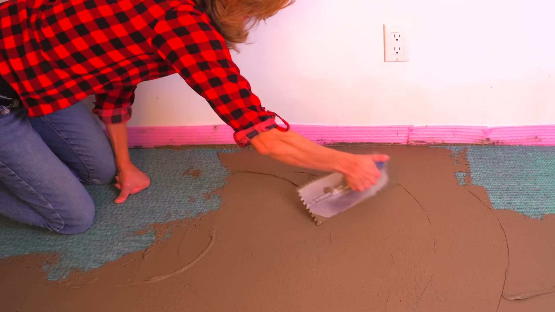 Mapeguard UM fabric-mesh top layer that gives the membrane its shear strength in a bonded tile assembly