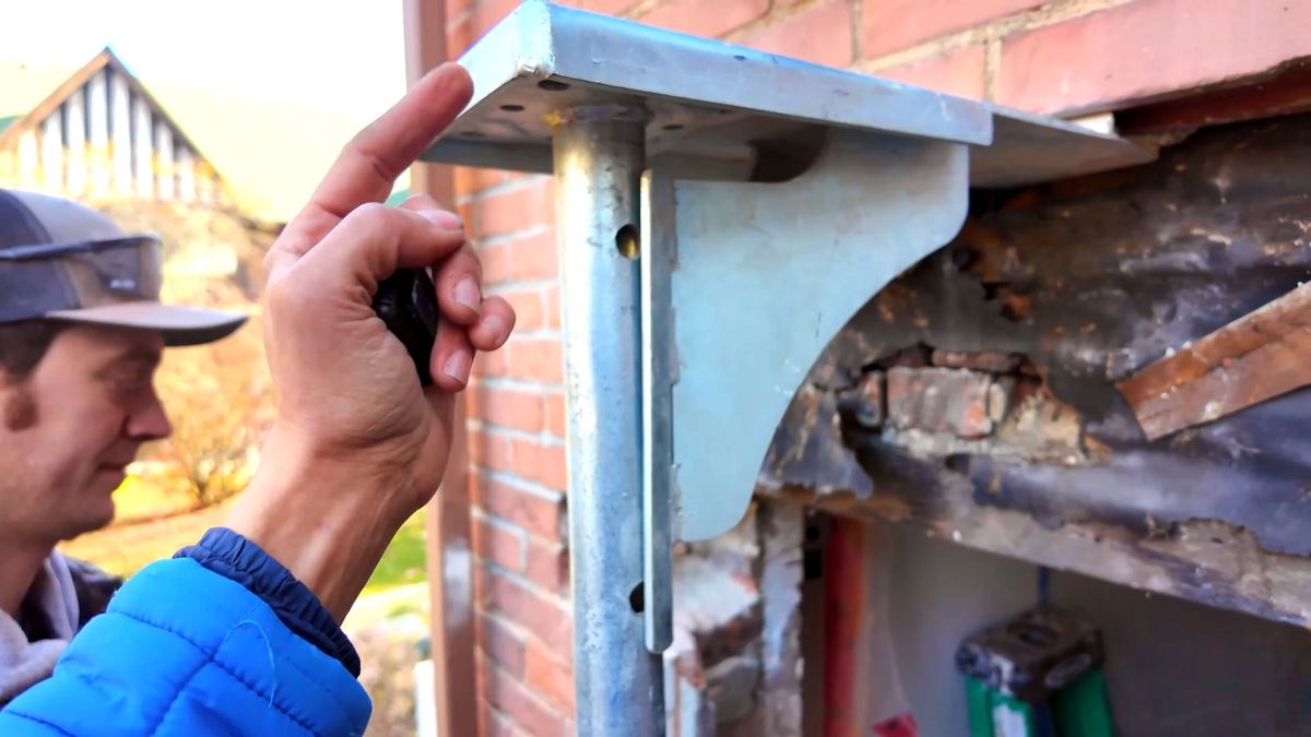 Close-up of a Monaco Strong Boy plate propped under a brick course
